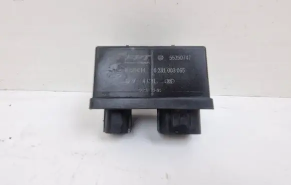 Fiat 500X Glow plug pre-heat relay 55250747 0281003065