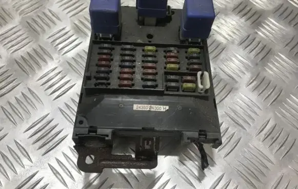 Nissan Almera Fuse box set 243502n300