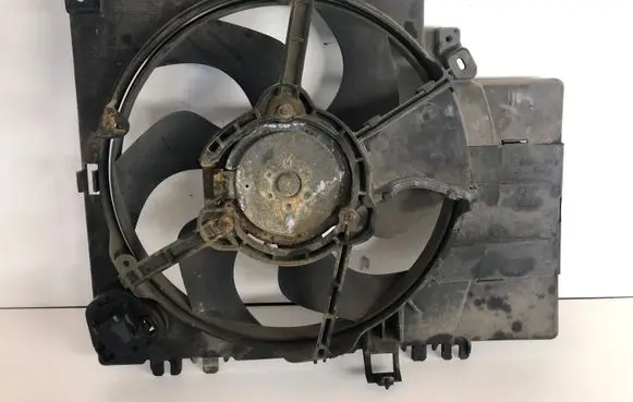 Nissan Note (E11) Radiator cooling fan shroud