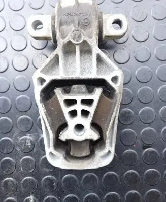 Engine mount bracket