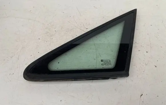 Opel Zafira A Front door vent window glass four-door 