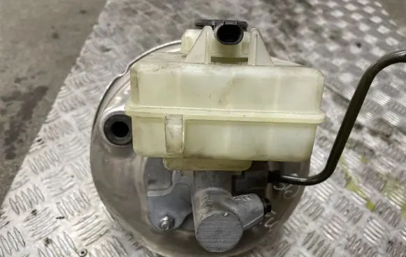 BMW 5 E60 E61 Brake booster