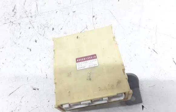 Toyota Avensis Verso Other control units/modules 8865044210