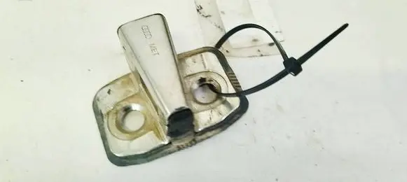 Audi A4 S4 B5 8D Front door lock loop/hook striker 