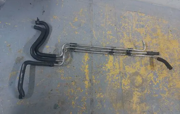 Volkswagen Touran I Fuel main line pipe