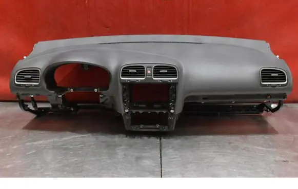 Volkswagen Golf V Dashboard