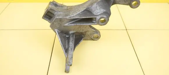 Ford Focus Gearbox mounting bracket CV617M125UB 28SP8