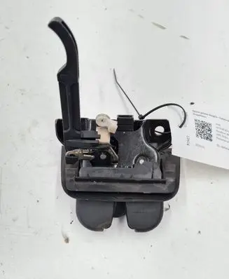 Audi A3 S3 8P Tailgate/trunk/boot lock/catch/latch 8P3827520A