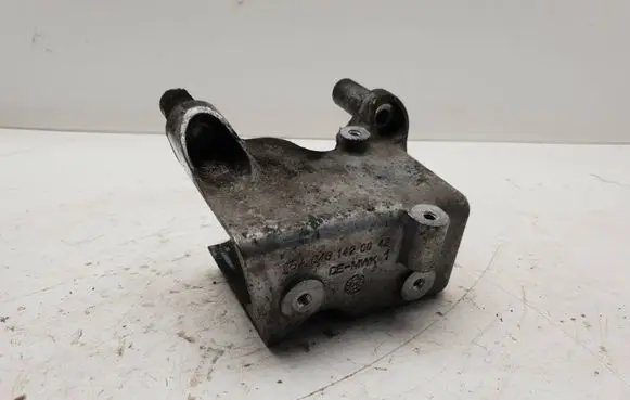 Mercedes-Benz Vito Viano W639 Engine mounting bracket A6461420042