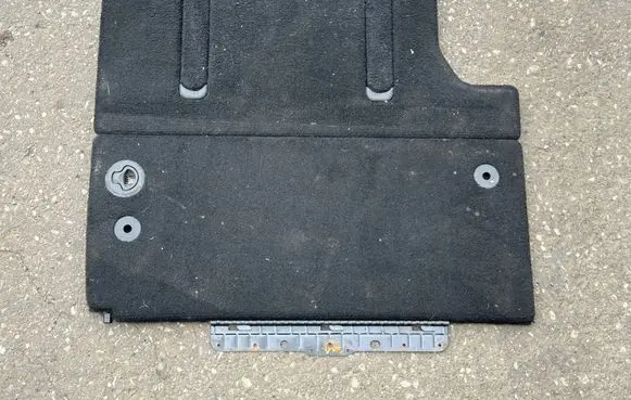 Chrysler Pacifica Second row seat mat 05028624AD