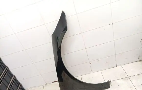 Mercedes-Benz R W251 Fender