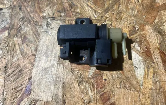 Nissan Navara D23 Vacuum valve
