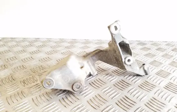 Renault Trafic III (X82) EGR valve cooler bracket A6261410040 147174072R