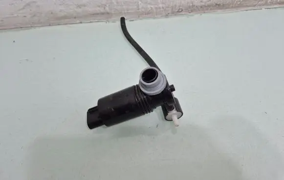 Land Rover Discovery Sport Windscreen/windshield washer pump 105000800