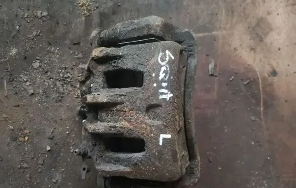 Hyundai Santa Fe Front brake caliper