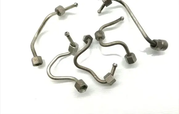 Nissan NV200 Fuel injector supply line/pipe 