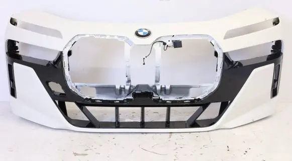 BMW 7 G70 Front bumper 8699443467