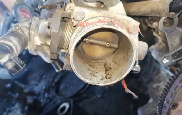Volvo S40, V40 Throttle valve