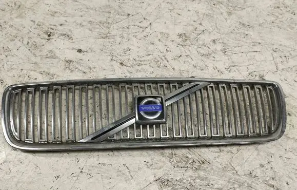 Volvo V70 Front bumper upper radiator grill 08693346