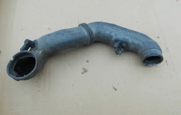 Subaru Forester SJ Air intake hose/pipe A12AG05