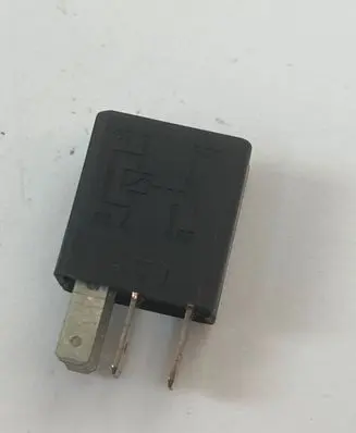 Opel Zafira A Other relay 24432680 12V204 70221