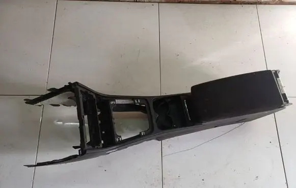 Volkswagen PASSAT B6 Center console 