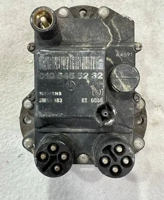 Mercedes-Benz 190 W201 Ignition amplifier control unit 0105455232 A0105455232