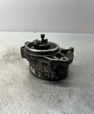 Volkswagen Touareg I Vacuum pump 059145100J