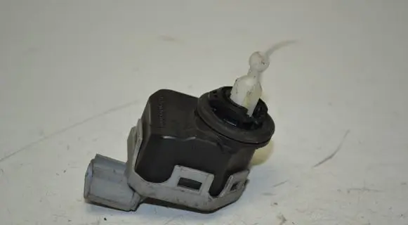 Opel Astra G Headlight level adjustment motor 90590665