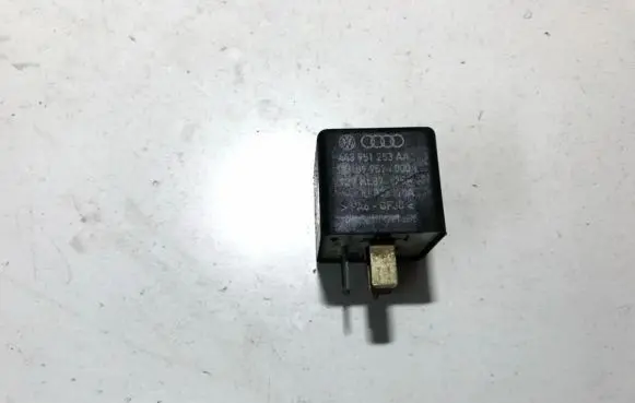 Volkswagen PASSAT B5 Other relay 443951253aa 899574000