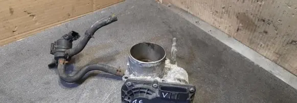Hyundai Veloster Throttle body valve 351002B300