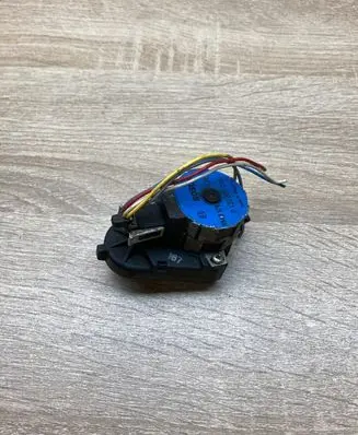 BMW 7 E32 Air flap motor/actuator 0132800006 8350081
