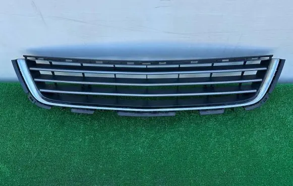Opel Astra H Front bumper lower grill 94703115