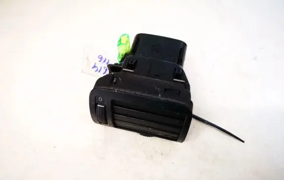 Volkswagen PASSAT B5 Dash center air vent grill 3b0819704