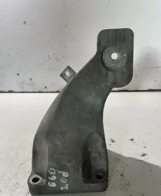 BMW 5 E60 E61 Engine mounting bracket 6777056 13807410