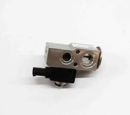 Tesla Model 3 Air conditioning (A/C) expansion valve 110187800A