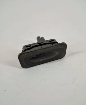Renault Captur Tailgate opening switch 8200076256