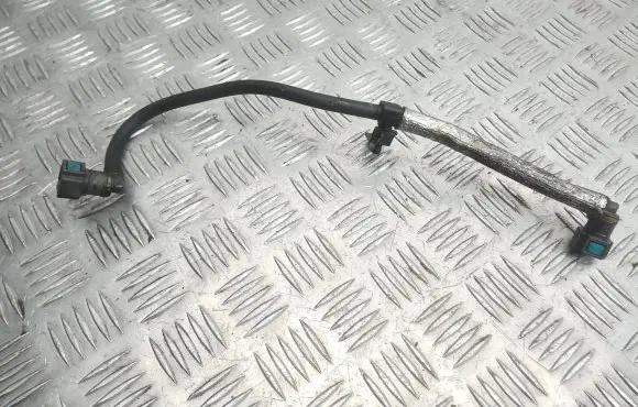 Nissan Qashqai+2 Fuel line pipe