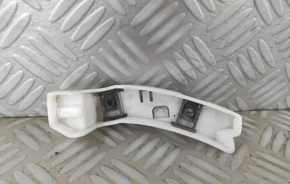 Peugeot 208 Front bumper mounting bracket 9673270380