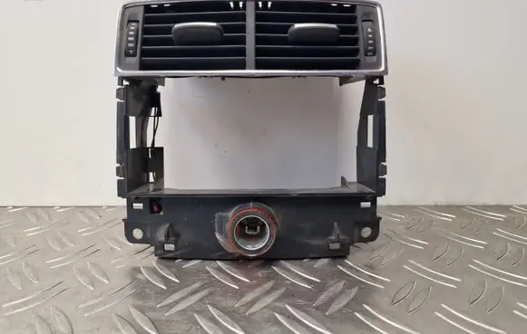 Audi A8 S8 D3 4E Rear air vent grill 4E0819203B