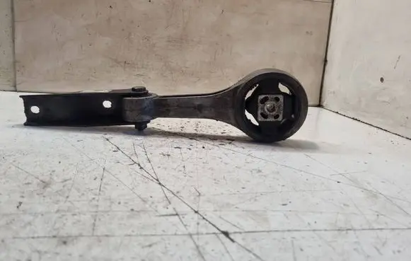 Engine mount bracket