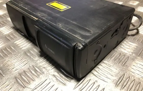 Audi A6 S6 C5 4B CD/DVD changer FA05735