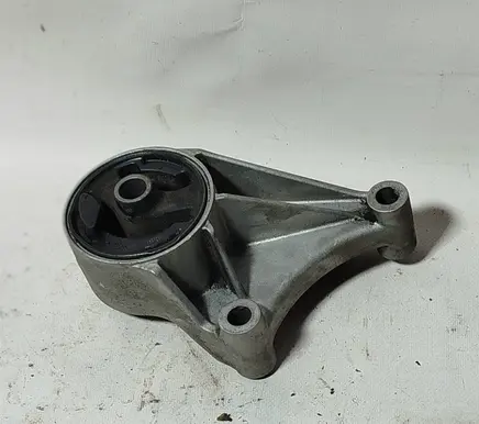 Opel Zafira B Engine mount bracket