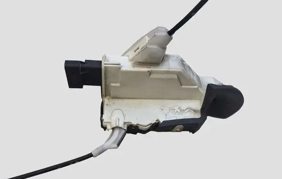 Peugeot 508 Front door lock 851916