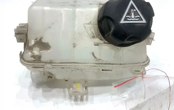 Peugeot 3008 II Coolant expansion tank/reservoir 9822414280