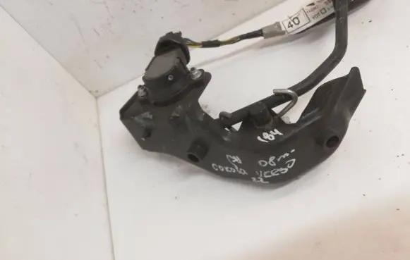 Accelerator throttle pedal