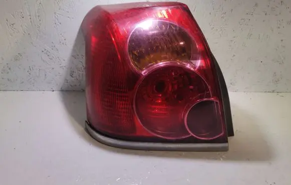 Toyota Avensis T220 Rear/tail lights