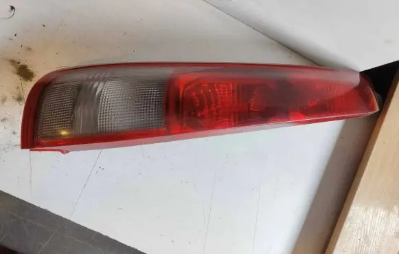 Nissan X-Trail T30 Rear/tail lights B46L