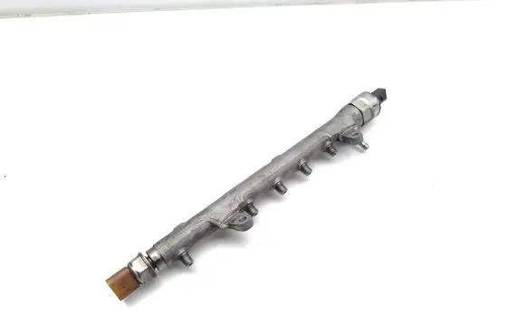 Volkswagen Jetta VI Fuel main line pipe 03L130089B