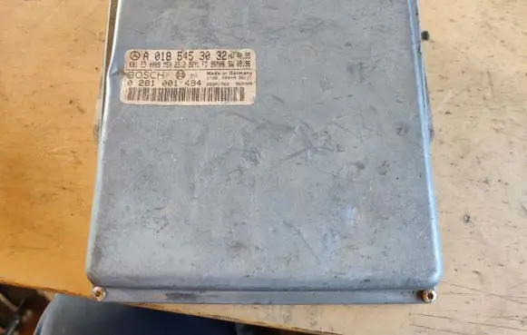 Mercedes-Benz E W210 Engine control unit/module A0185453032 0281001494